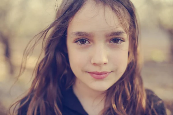 Porträt von Teenager-Mädchen im Freien — Stockfoto