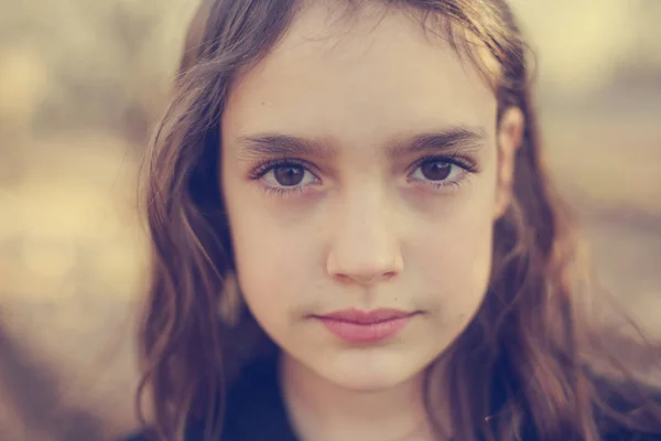 Porträt von Teenager-Mädchen im Freien — Stockfoto