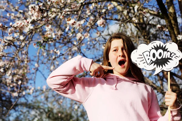 Años Edad Niña Sosteniendo Boom Forma — Foto de Stock