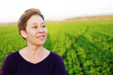 açık havada güzel Olgun kadın portresi