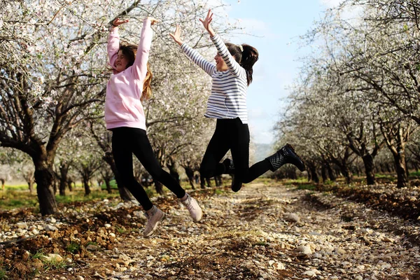 Genç Kız Açık Havada — Stok fotoğraf