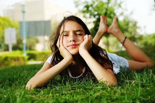 Outdoor Close Portret Van Tiener Jaar Oud Meisje — Stockfoto