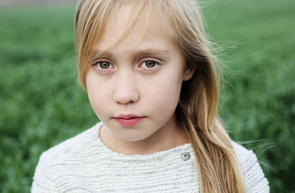 Porträt Eines Mädchens Das Sommer Die Freiheit Genießt Beendigung Der — Stockfoto