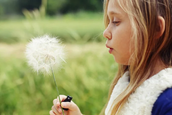 Portrait Cute Girl Dandelion Outdoor — Stock Photo, Image