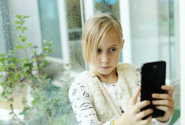 Young Year Old Blogger Takes Selfie — Stock Photo, Image