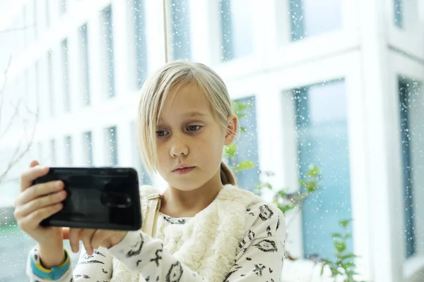 Young Year Old Blogger Takes Selfie — Stock Photo, Image