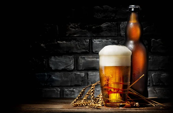 Beer in glass and bottle — Stock Photo, Image