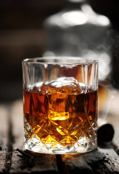 Un vaso de whisky — Foto de Stock