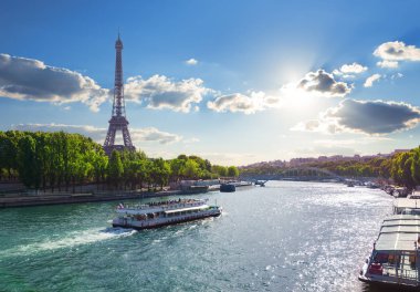 nehir Paris