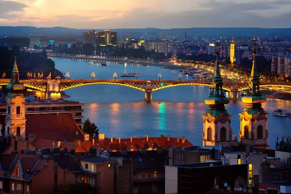 Budapeste em iluminação à noite — Fotografia de Stock