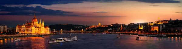 Budapest at twilight — Stock Photo, Image