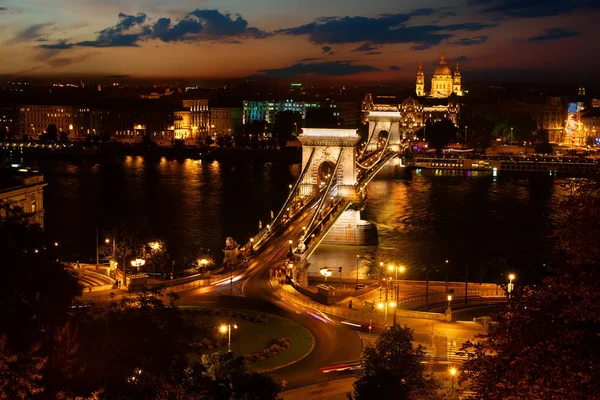 Ponte Szechenyi à noite — Fotografia de Stock