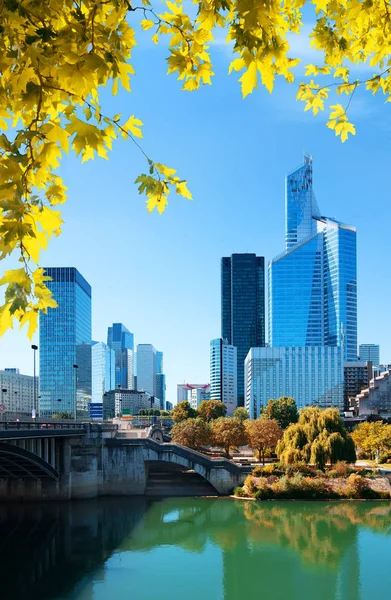 Επιχειρηματική περιοχή Paris το φθινόπωρο — Φωτογραφία Αρχείου