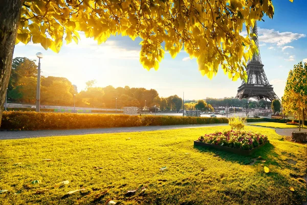 Ogrody w Paryżu w jesieni — Zdjęcie stockowe