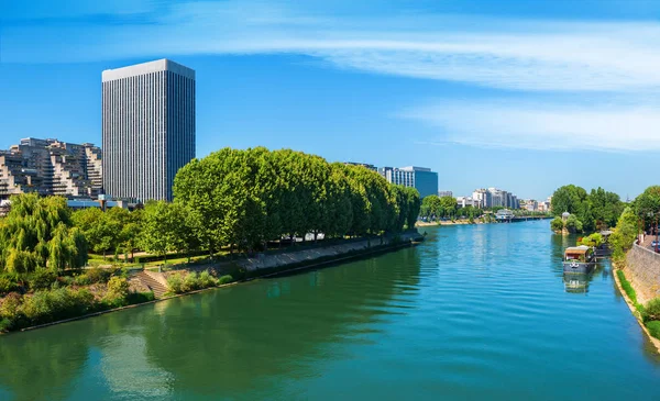 Skyskrapor på Seine — Stockfoto
