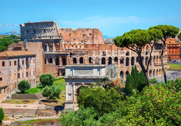 Colosseo e Arco di Costantino — Foto Stock