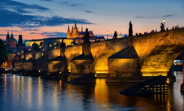 Sonnenuntergang über der Karlsbrücke — Stockfoto