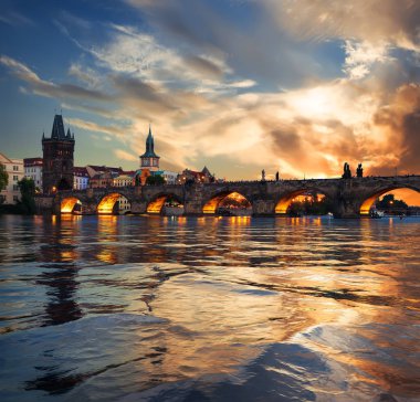 Prag'da ateşli günbatımı
