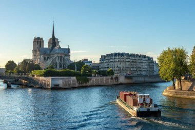 Gotik tarzı Notre Dame