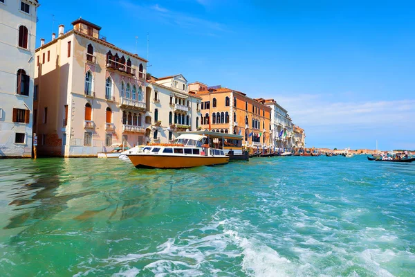 Turistiska Venedig i sommar — Stockfoto