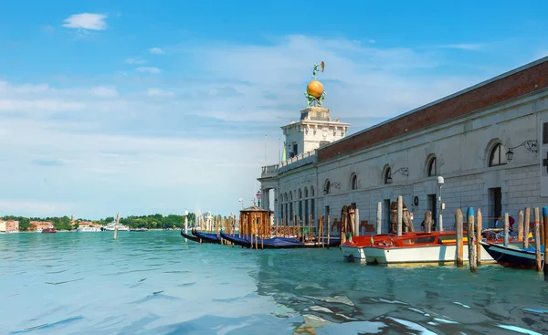 Pier near basilica — Stock Photo, Image