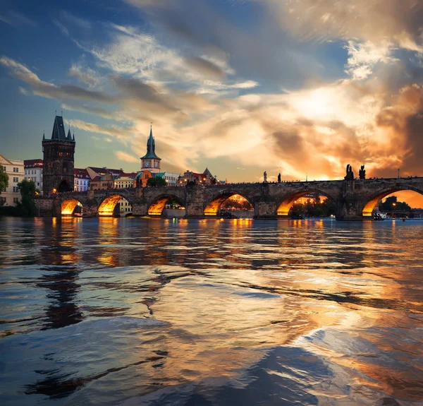 Feuriger Sonnenuntergang in Prag — Stockfoto