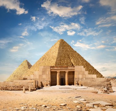 Harabeleri pyramids yakınındaki