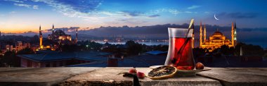 Çay ve Istanbul Panoraması
