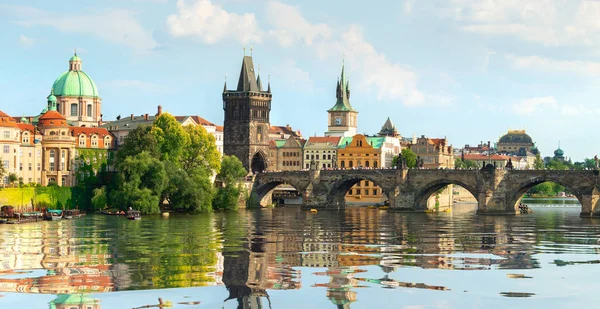 Famous Prague bridge — Stock Photo, Image