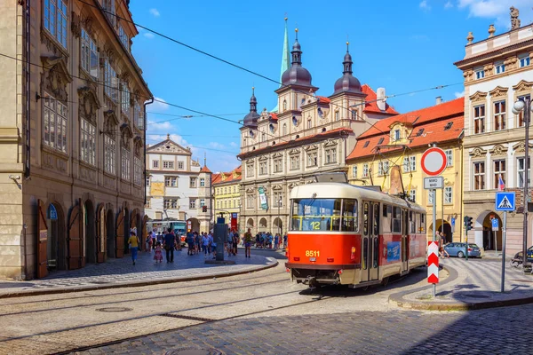 Tramvaj na ulici — Stock fotografie