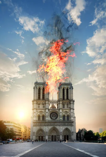 Fuego en Notre Dame —  Fotos de Stock