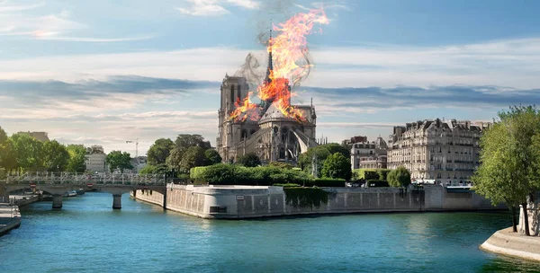 Fuego en la Catedral —  Fotos de Stock
