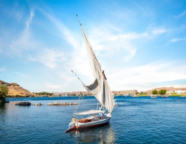 Aswan'da Nil Nehri