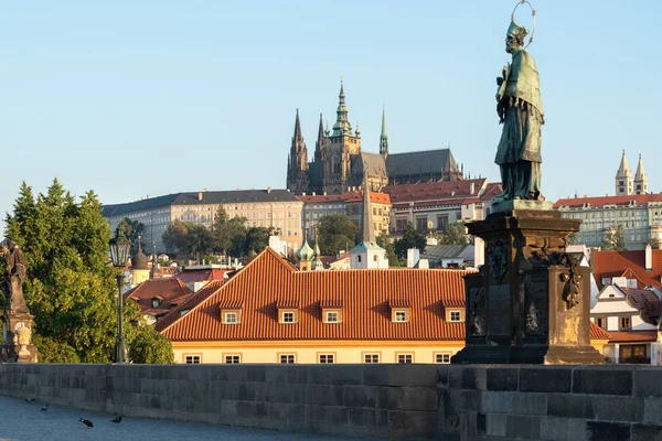 Hrad a Karlův most — Stock fotografie