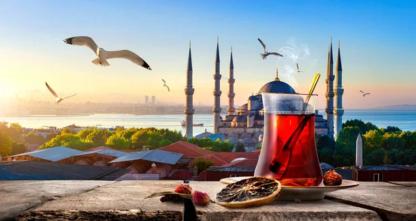 Tea and Blue Mosque — Stock Photo, Image