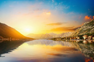 Bay ve Kotor.