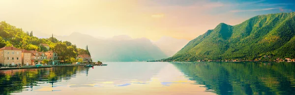 Zatoka Kotor i miasto Perast — Zdjęcie stockowe