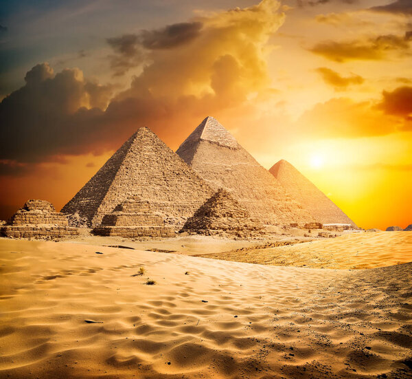 закат в пустыне