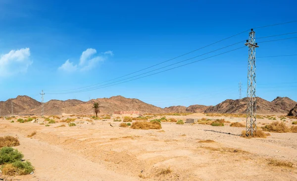 Електрика в пустелі — стокове фото