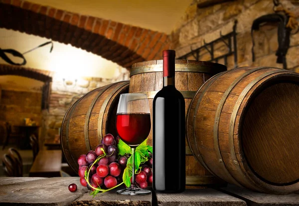 Wine cellar and grapes — Stock Photo, Image