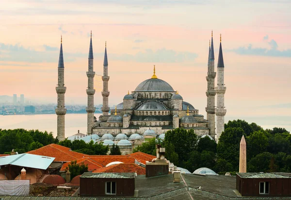 蓝色清真寺和Bosphorus — 图库照片