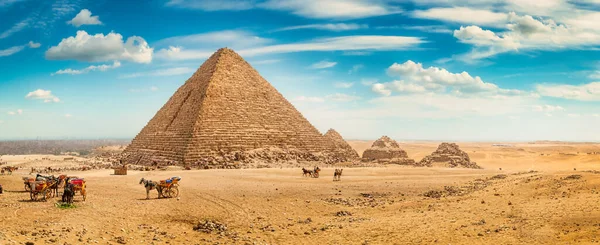 Giza a sivatagban — Stock Fotó
