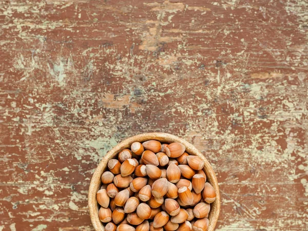 Hazelnoten Een Kom Rustieke Tafel Met Kopie Ruimte Voor Tekst — Stockfoto