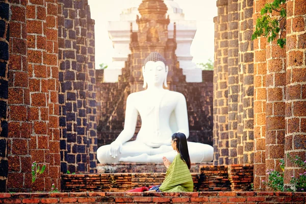 Mooie Thaise Meisje Klederdracht Kostuum Thaise Tempel Waar Openbare Plaats — Stockfoto