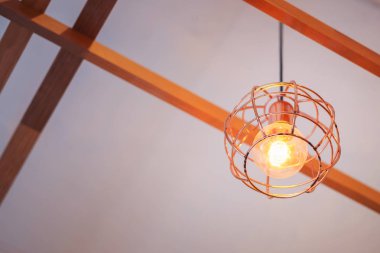 Vintage mutfak iç veya Altın ışık büyük lambalı Restoran. Loft tarzı, Modern oturma odası