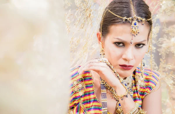 Close up Beautiful indian girl Young hindu woman model with kund — Stock Photo, Image