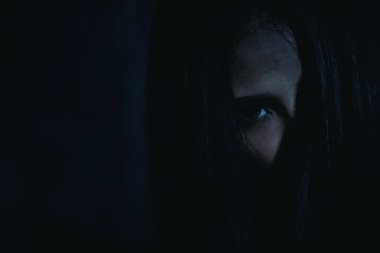 Geleneksel Tayland kostümlü kadim bir hayalet. Tayland elbisesi giyen bir kadın. Hayalet, Cadılar Bayramı kadını ve şeytan..