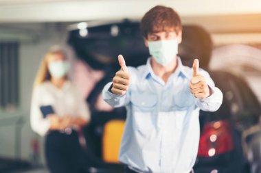 İnsanların yaşam tarzları ve ulaşım kavramları. Güvenlik ve salgın konsepti. Coronavirus aygıtları.