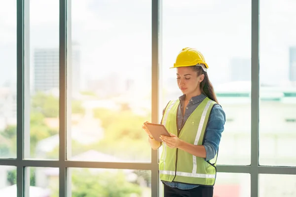 Woman Architect Construction Engineer Digital Tablet Wear Helmet — Stock Photo, Image