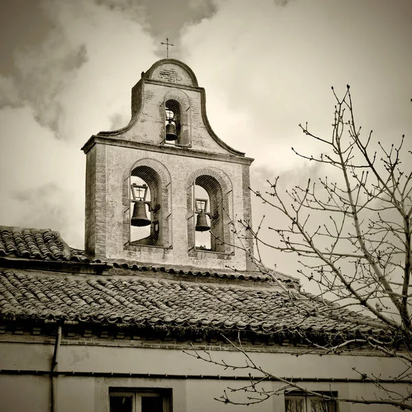 Campanario de la iglesia antigua —  Fotos de Stock